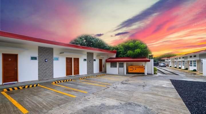Alinchlo Hotel Legazpi Eksteriør billede